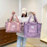 It can be used as a travel bag on a trolley suitcase, a large-capacity short-distance travel lightweight handbag storage bag